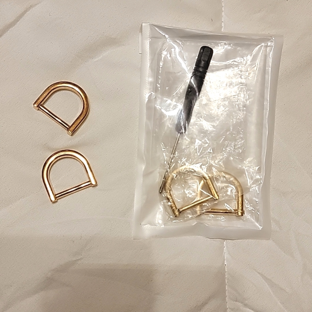 Purse or wallet D Rings w/screwdriver